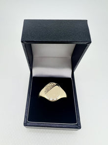  9ct Gold Men’s Signet Ring