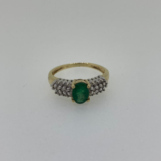 Pre-Loved 9ct Diamond and Emerald Ring