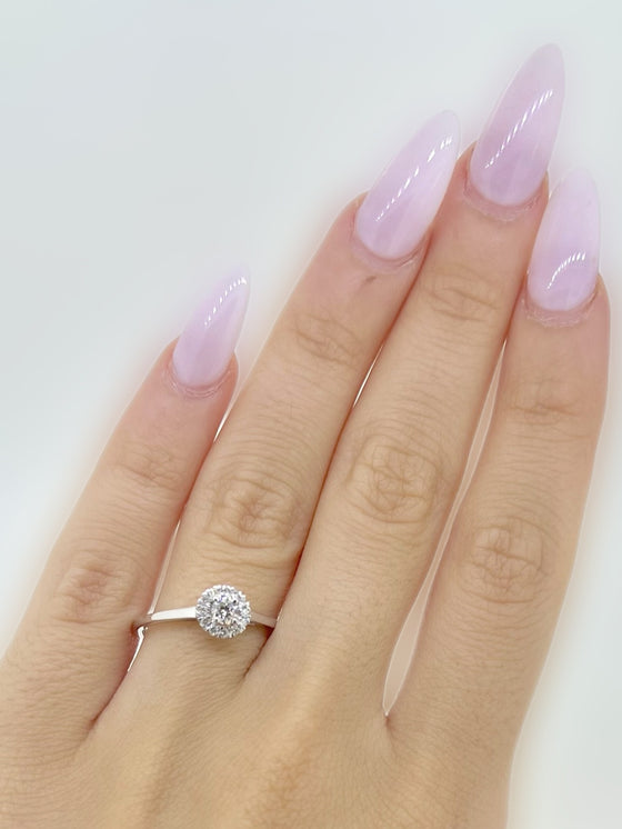 9CT WHITE GOLD DIAMOND HALO ENGAGEMENT RING